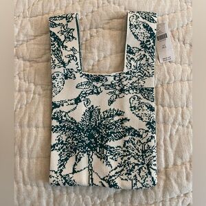 💚🤍 🌴 NWT Anthropologie palm print knit bag green white